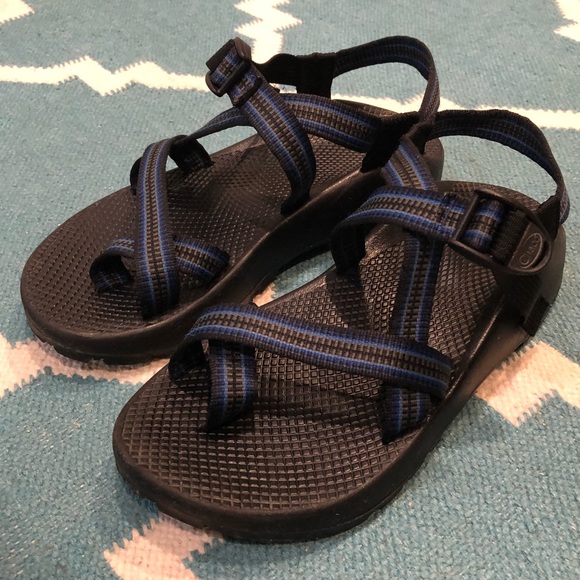Men's chacos with toe strap Clearance